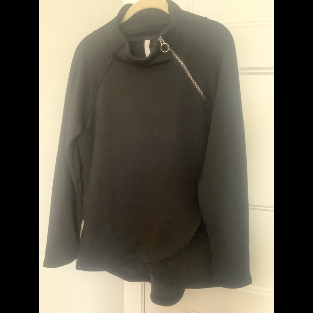 Athleta Ladies Black Tunic Sweatshirt, Medium!